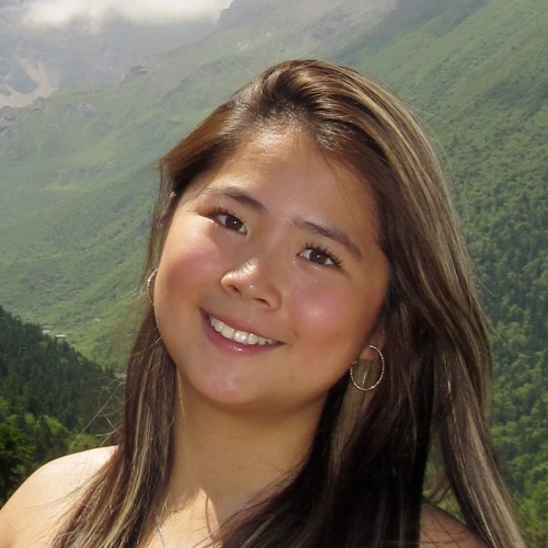 Head shot of Stacy Wang